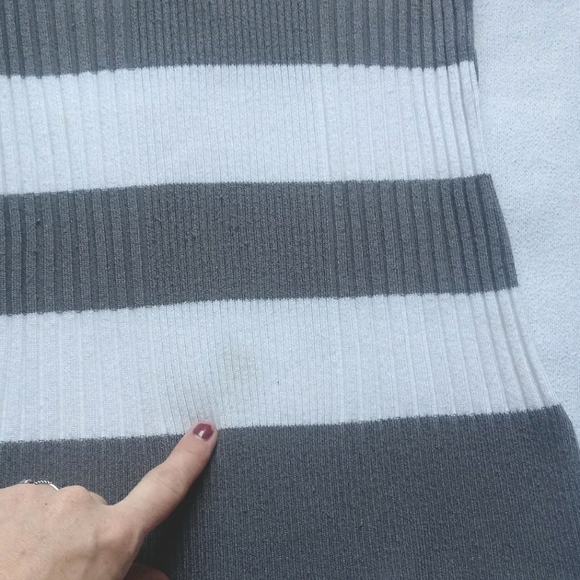 V-neck Sweater - Picture 4 of 5